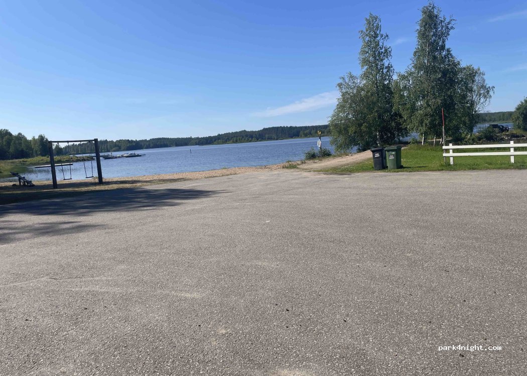 (88400) Ristijärvi - 46 Urheilutie — foto