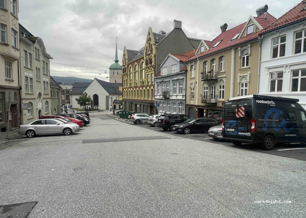 (5017) Bergen - 4 Øvre Korskirkeallmenningen — foto
