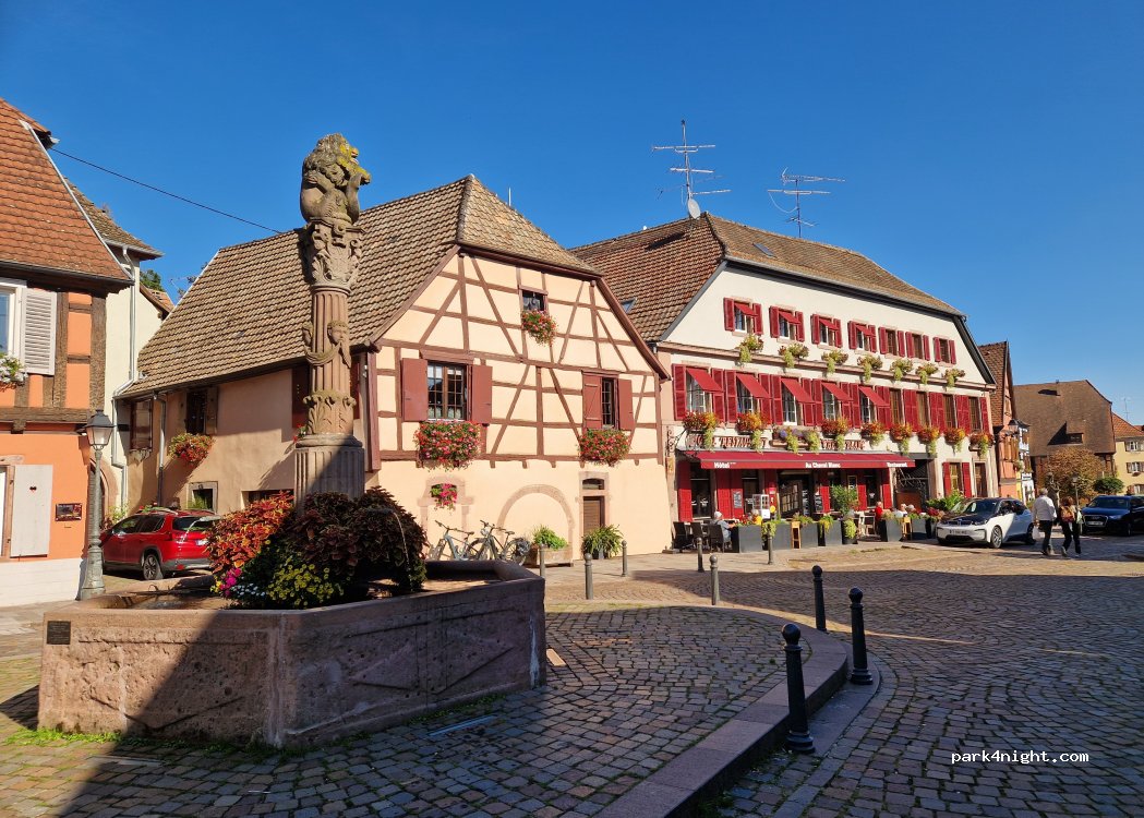 (68150) Ribeauvillé - 3 Place de la République — foto
