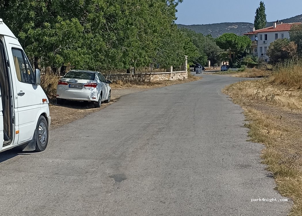 (35680) Foça - 6 90. Sokak — foto