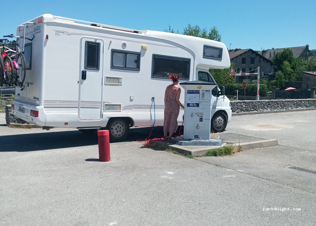 (15400) Riom-ès-Montagnes - 6 Rue du Champ de Foire — foto