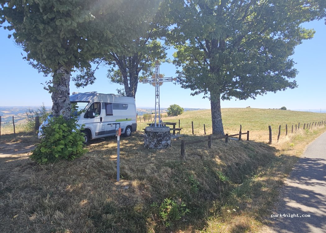 (12140) Entraygues-sur-Truyère - 377 Les Martinis — foto
