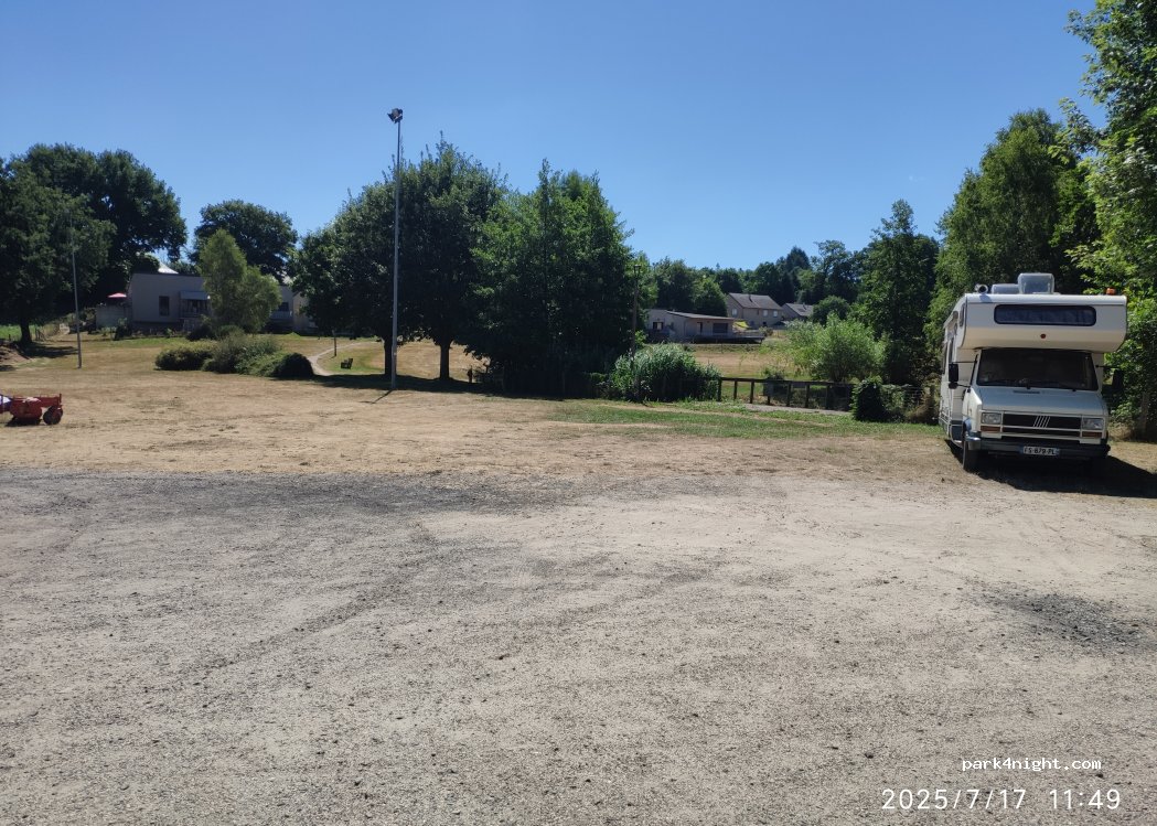(15220) Marcolès - 7 la Parro — foto 2