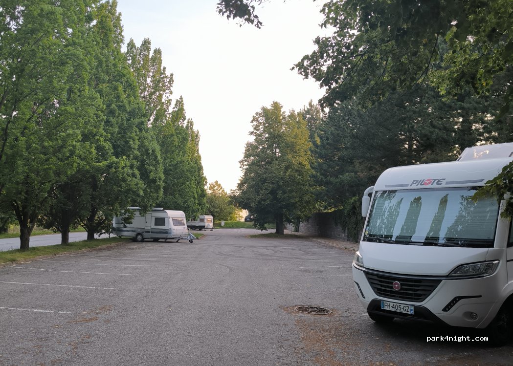 (674 01) Třebíč - 438 Táborská — foto