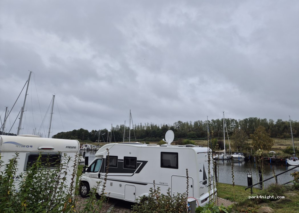 Wohnmobilstellplatz Hafen Seedorf — foto 2