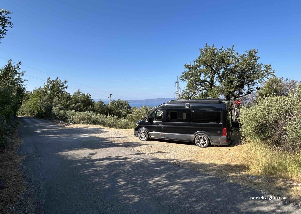 (21325) Tučepi - Unnamed Road — foto