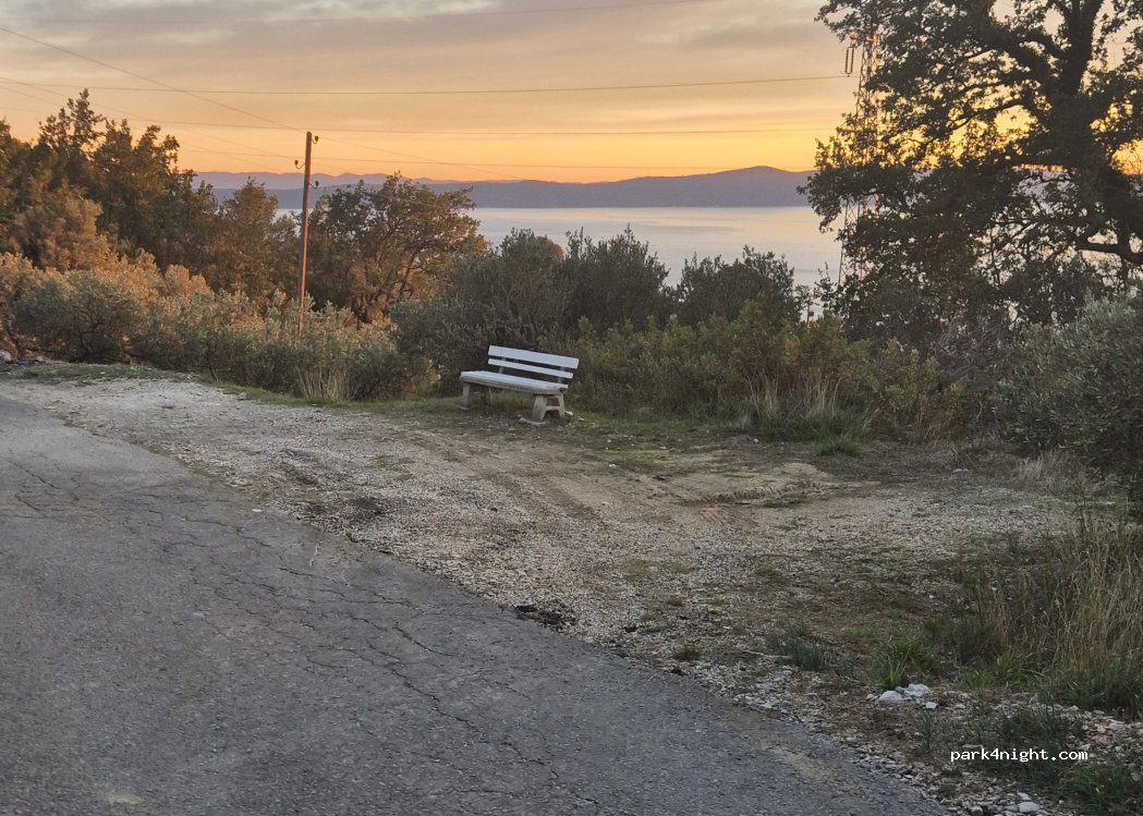 (21325) Tučepi - Unnamed Road — foto 2