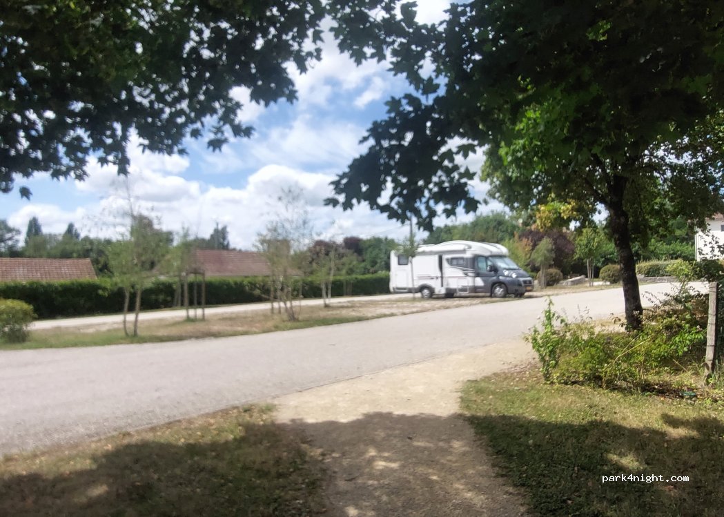 (33580) Saint-Ferme - 41 Le Bourg — foto
