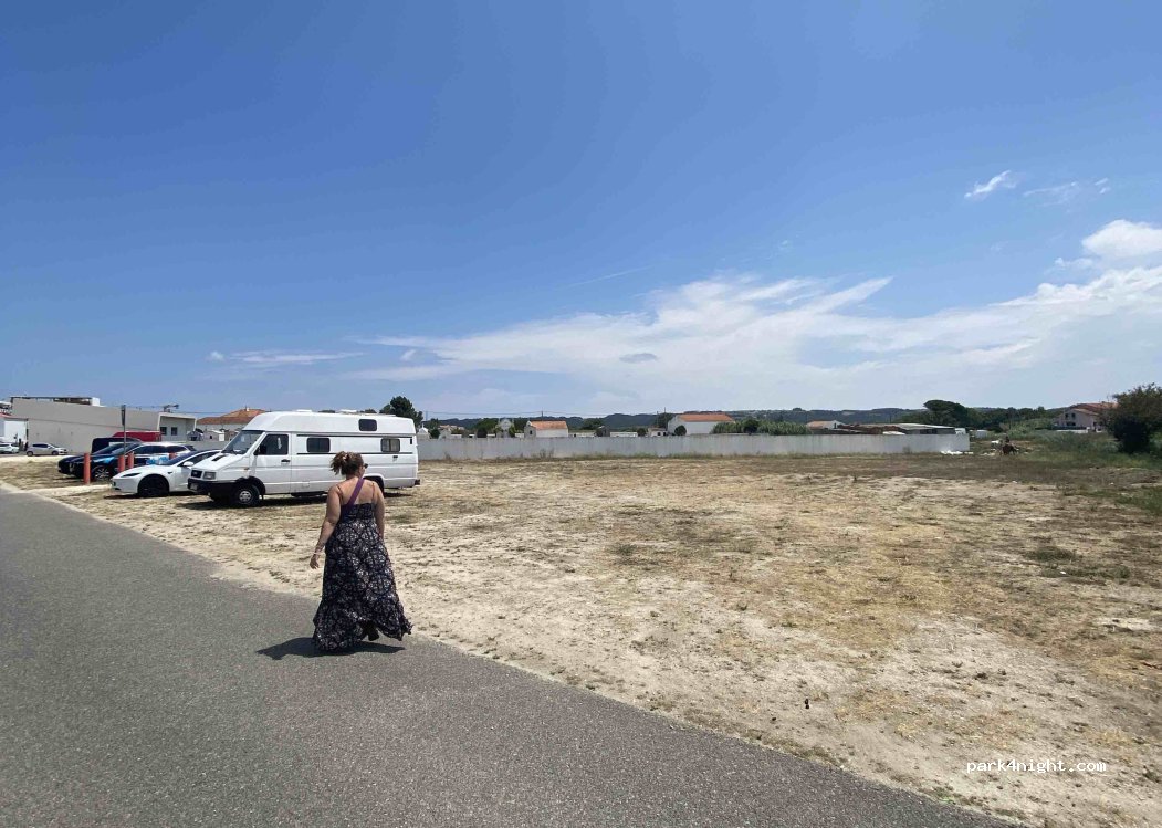 (2460-654) São Martinho do Porto - 2 Rua Primeiro de Maio — foto