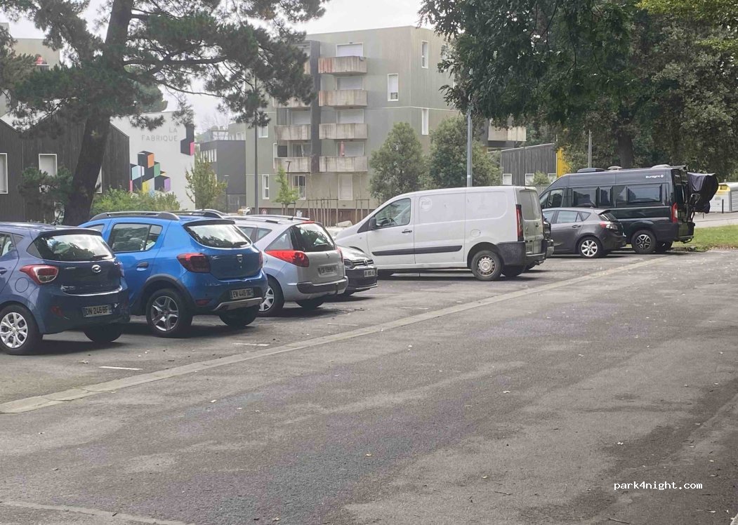 (44100) Nantes - 4 Rue Auguste Renoir — foto