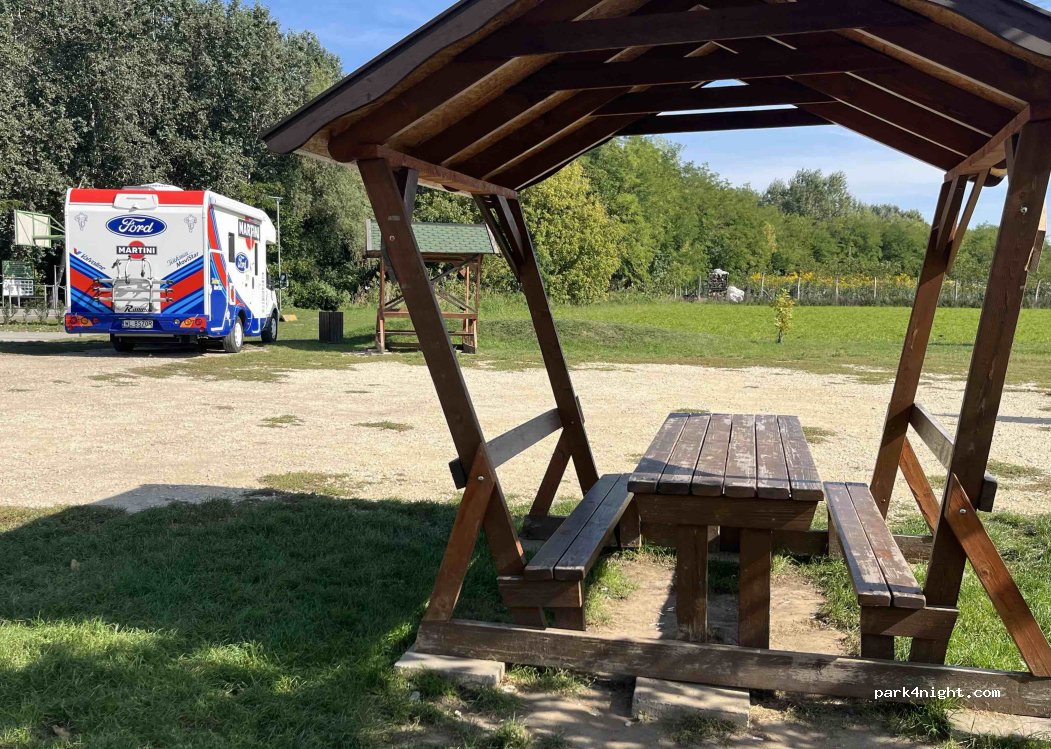 () Nagytarcsa - Sport utca — foto