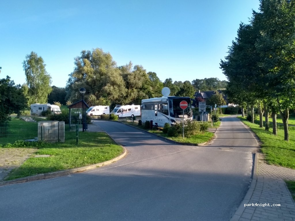 Wohnmobilstellplatz Klein nemerow — foto