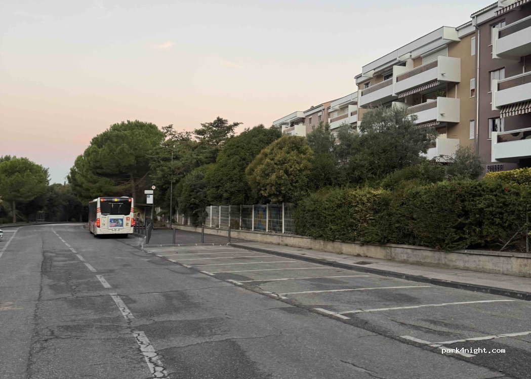 (13010) Marseille - Rue des Trois Ponts — foto