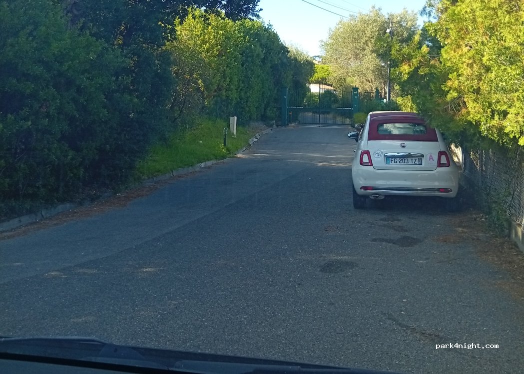 (83120) Sainte-Maxime - Av. Berthie Albrecht — foto
