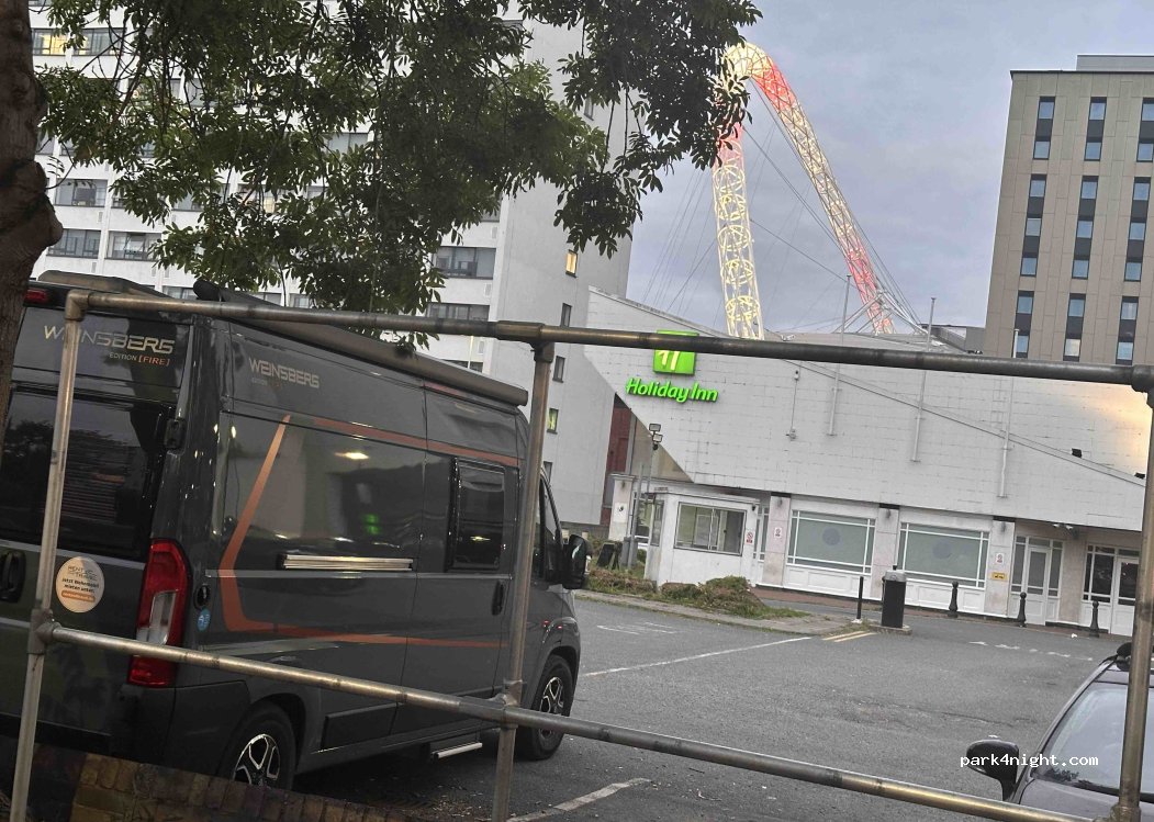(HA9 8DS) London Borough of Brent - Royal Route — foto