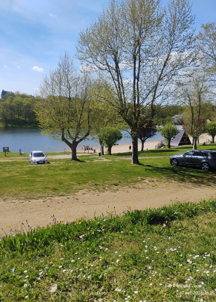 (87130) Châteauneuf-la-Forêt - Av. Michel Sinibaldi — foto