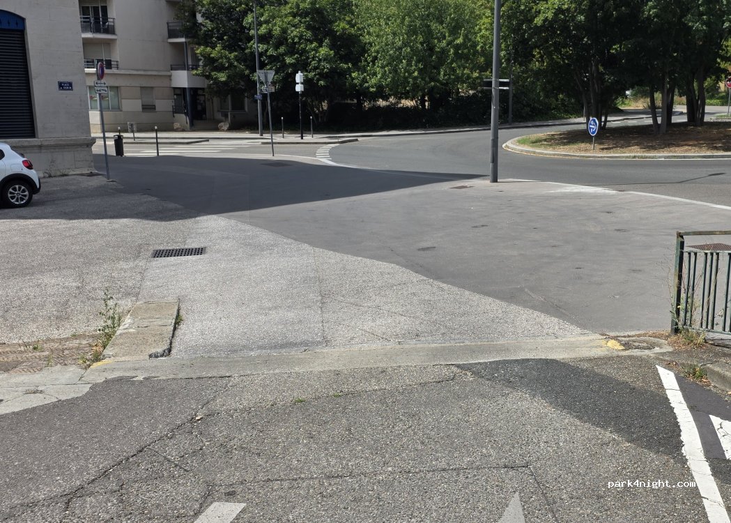 (69004) Lyon - Place de Serin — foto 3