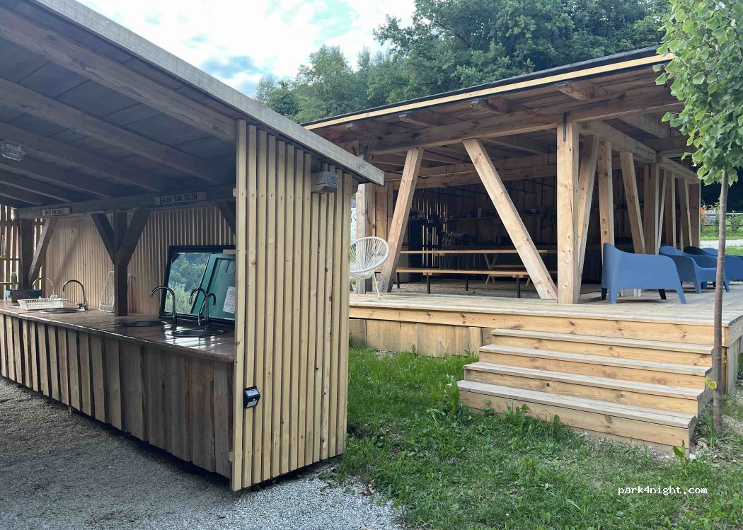 Outsidersi Campsite — foto