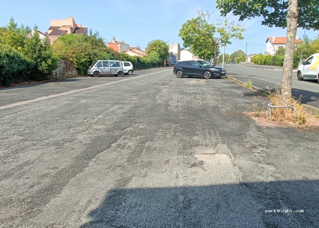 (79000) Niort - Rue Gustave Eiffel — foto 2
