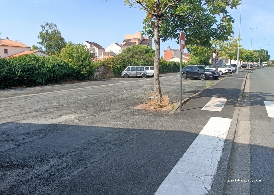 (79000) Niort - Rue Gustave Eiffel — foto 3