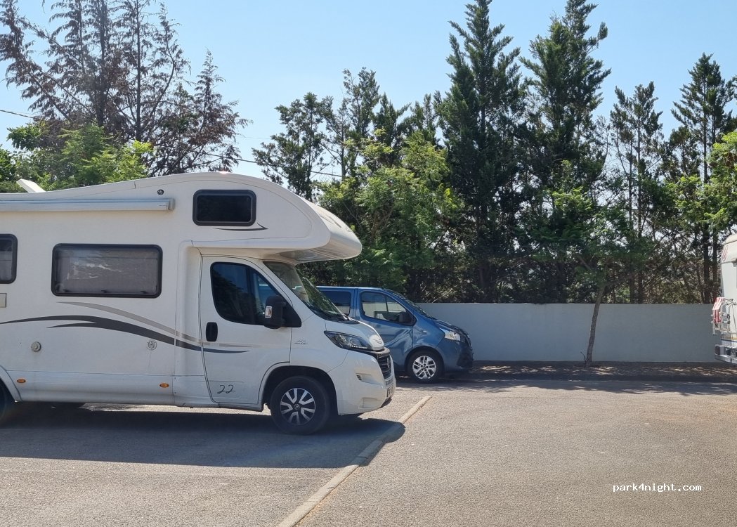 (8400-250) Ferragudo - Unnamed Road — foto