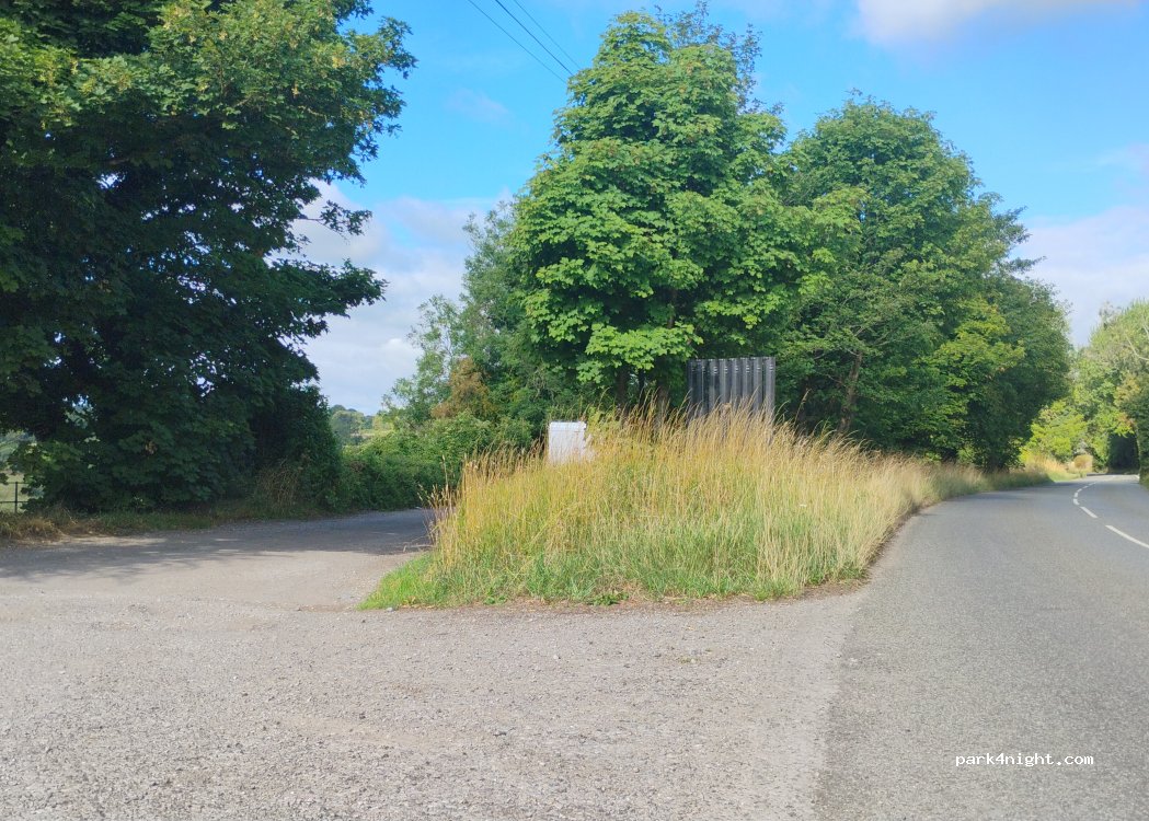 (SN14 8AG) Colerne - Bath Road — foto