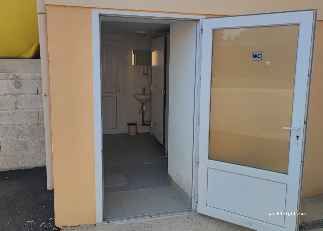 (28480) La Croix-du-Perche - Rue de l'Église — foto