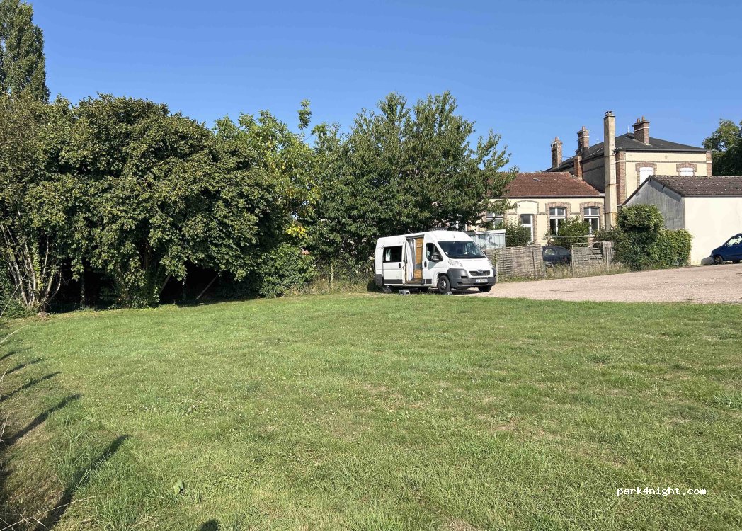 (89120) Charny Orée de Puisaye - Rue de Joigny — foto