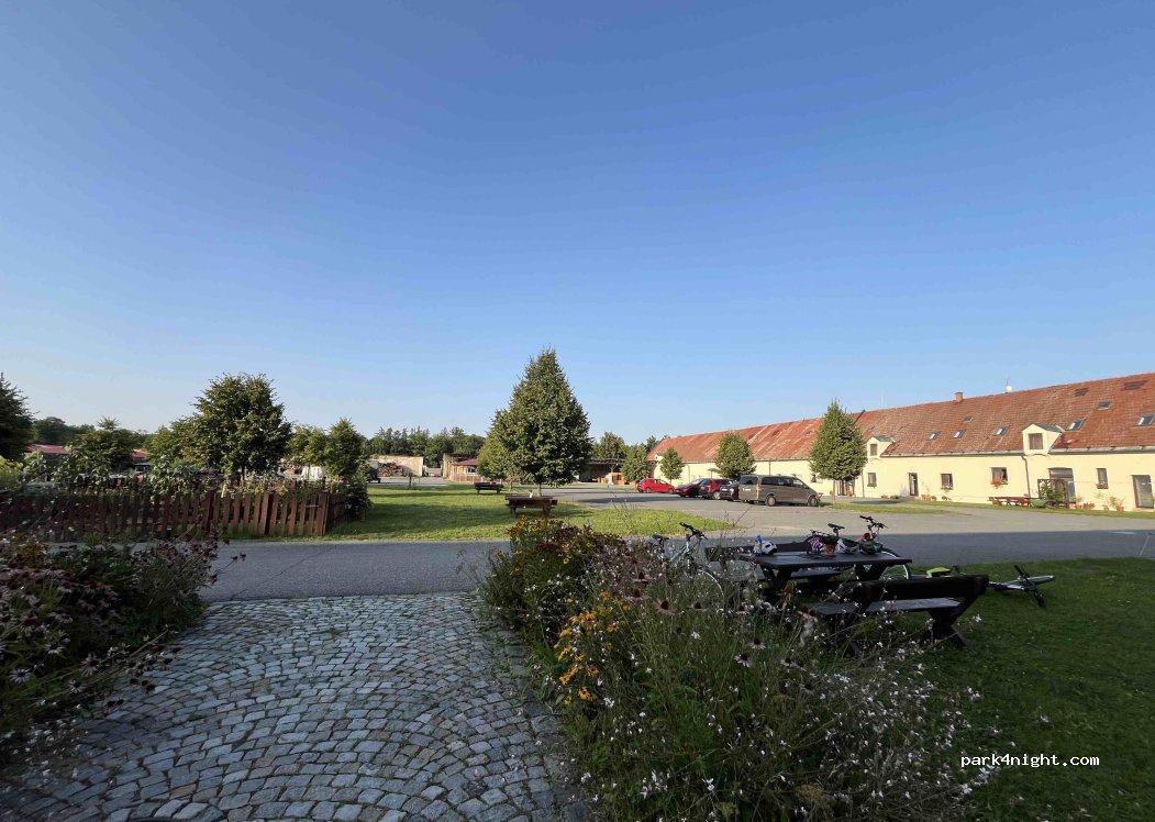 New Castle Court Ltd. — foto