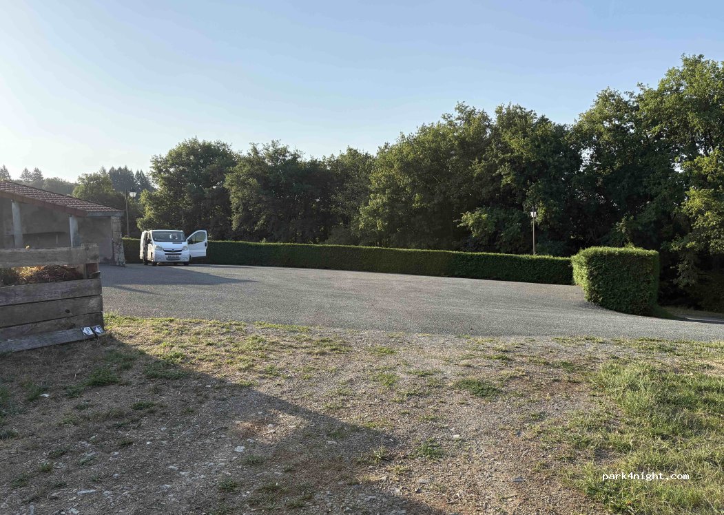 (23430) Châtelus-le-Marcheix - Route de l'Église — foto