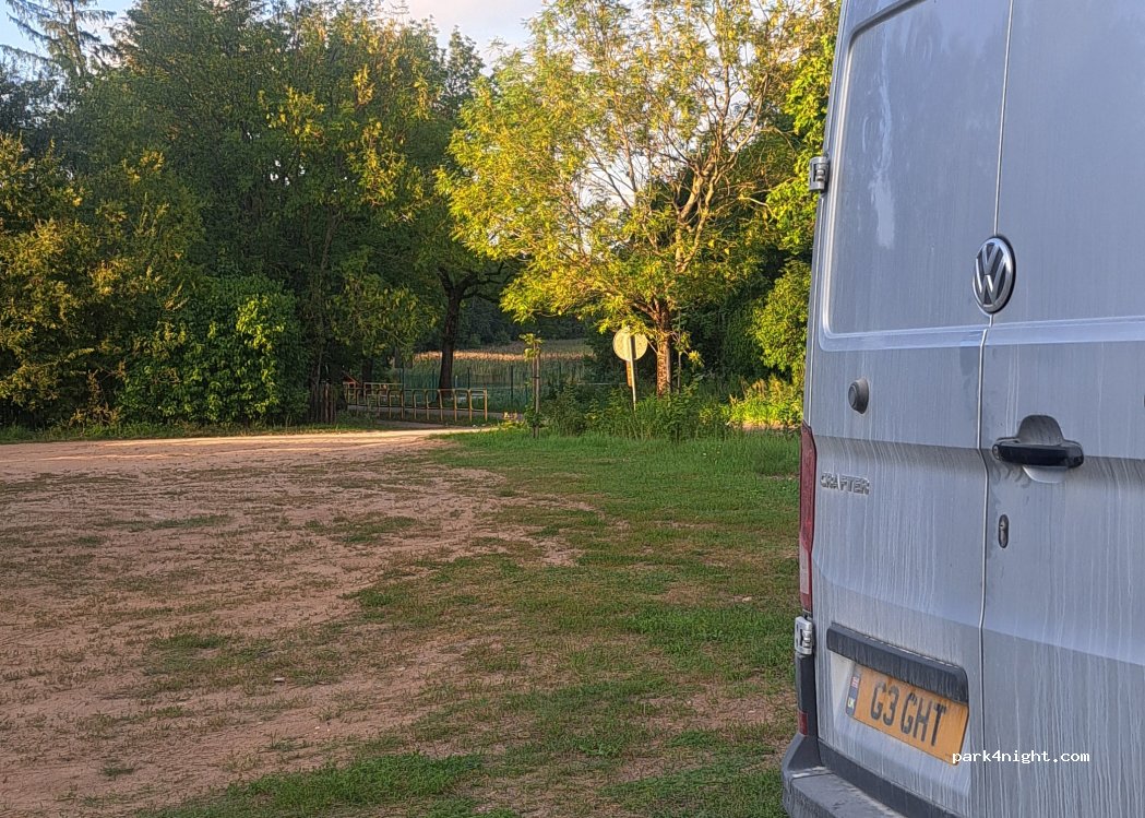 (11-600) Kal - Unnamed Road — foto