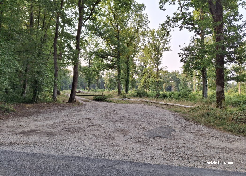 (28170) Châteauneuf-en-Thymerais - D 140.15 — foto