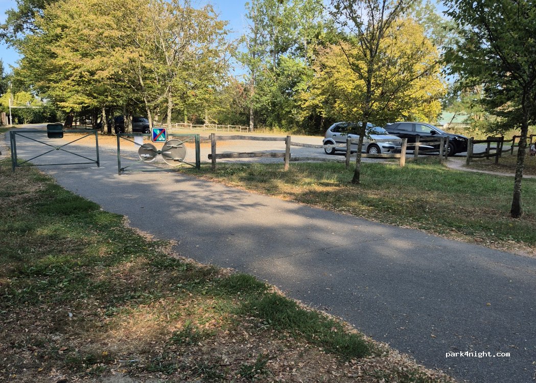 (03290) Dompierre-sur-Besbre - Chemin des Percières — foto