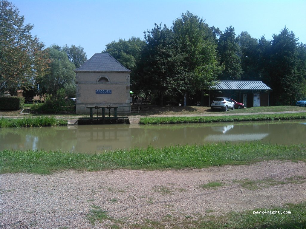 (58110) Biches - Les Champs de Fleury — foto