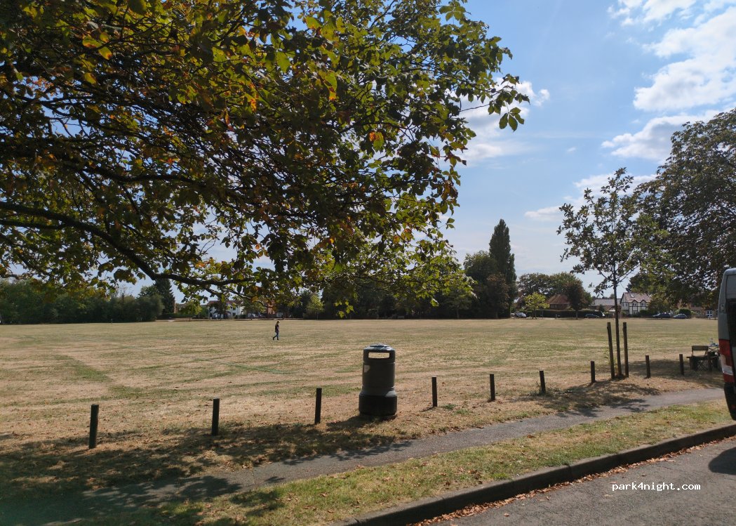 (GU24 9XA) Surrey Heath - Church Road — foto