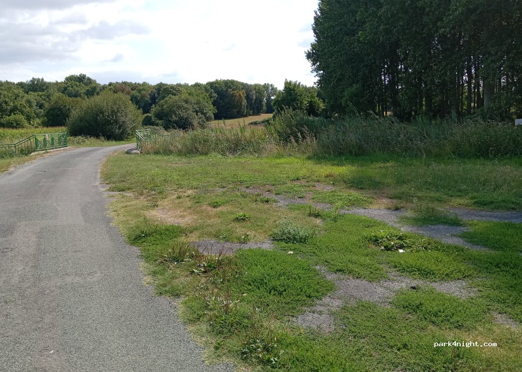 (17250) Pont-l'Abbé-d'Arnoult - — foto 2