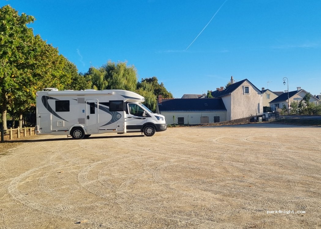 (49170) Saint-Georges-sur-Loire - Rue de Chalonnes sur Loire — foto