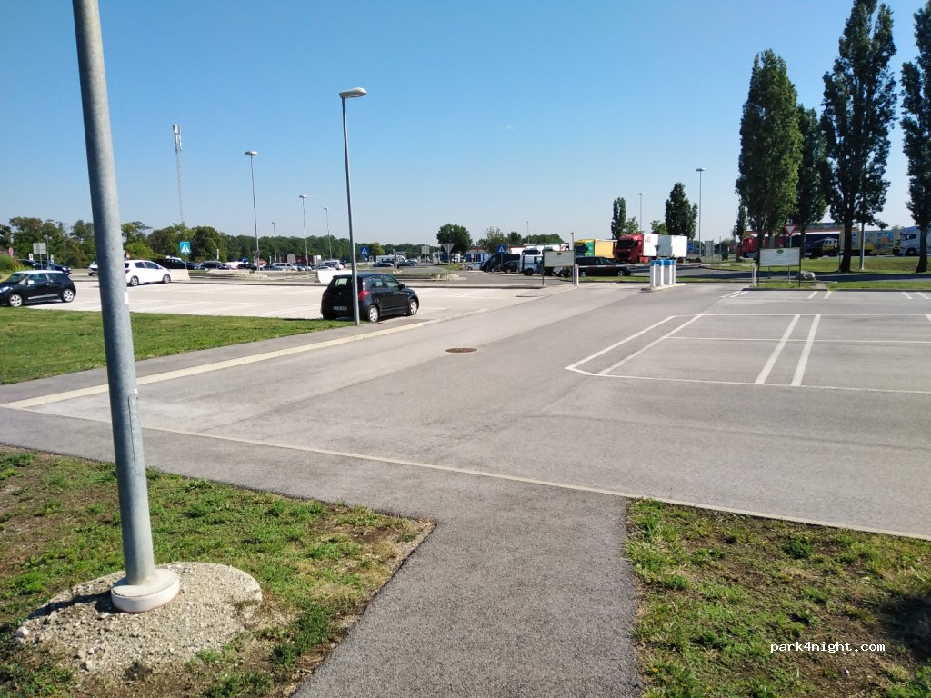 (2353) Guntramsdorf - 1 Oldtimerweg — foto