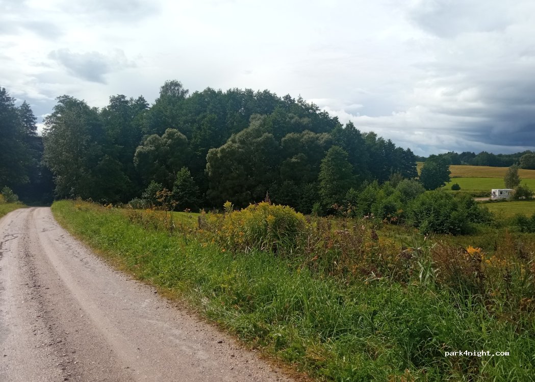 (Car park b) Kiepojcie - Unnamed Road — foto