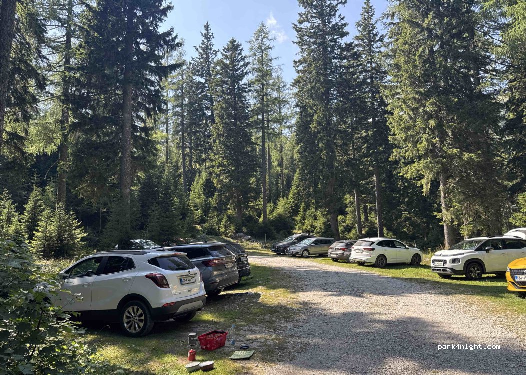 (3334) Podveža - Unnamed Road — foto