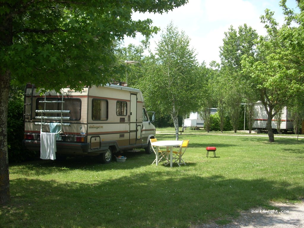 Camping 3 étoiles En Salvan — foto 2