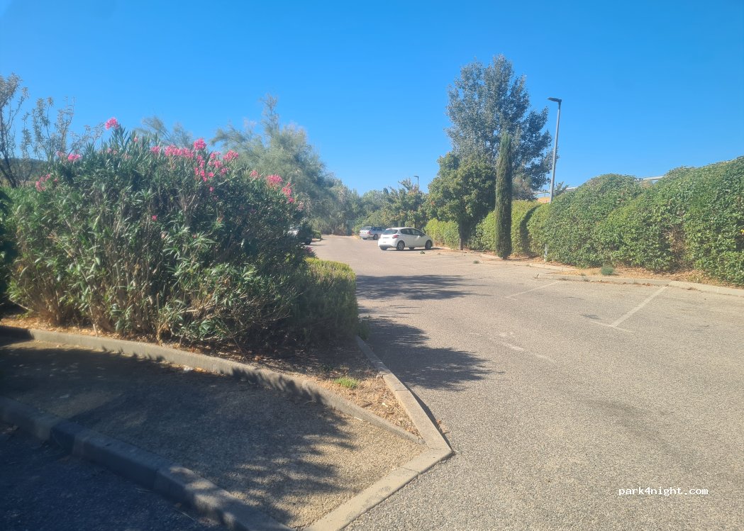 (13320) Bouc-Bel-Air - Avenue de la Croix d'Or — foto