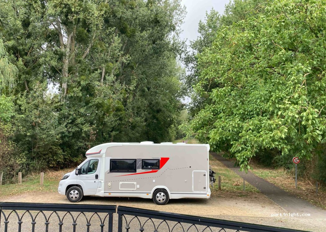 (18000) Plaimpied-Givaudins - Canal de Berry à Vélo — foto