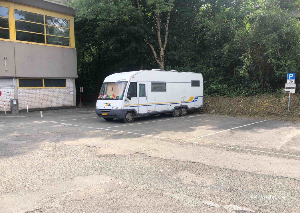 Wohnmobilstellplatz am Hallenbad in Siegen — foto 4