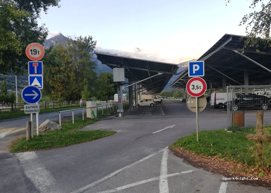 (74190) Passy - Rue du Stade — foto