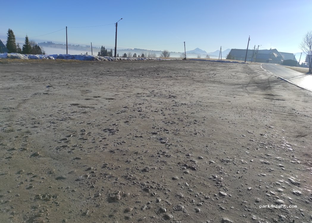 (34-407) Czerwienne - Unnamed road — foto