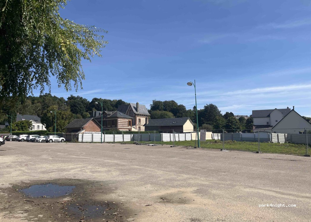 (76133) Rolleville - Place du Champ de Foire — foto