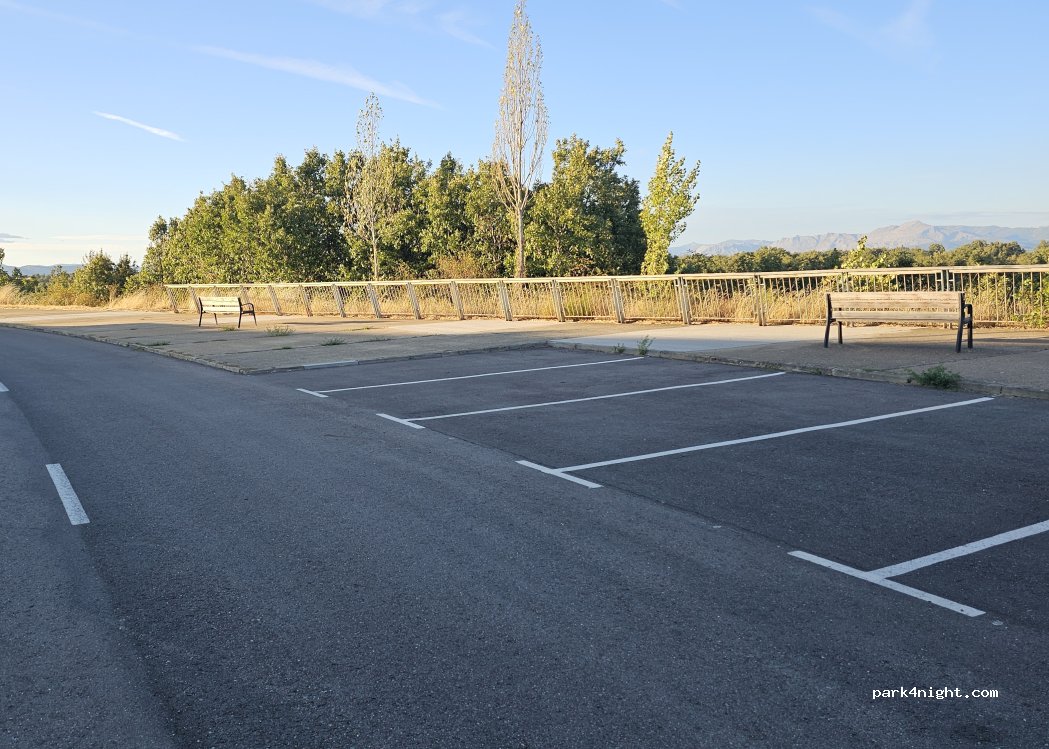 () Garrafe de Torío - Calle Reino de León — foto