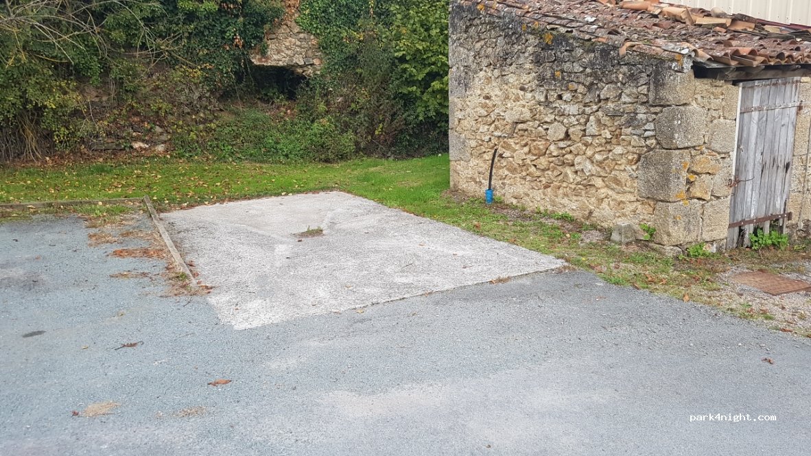 (79350) Amailloux - 1 Place de la Mairie — foto