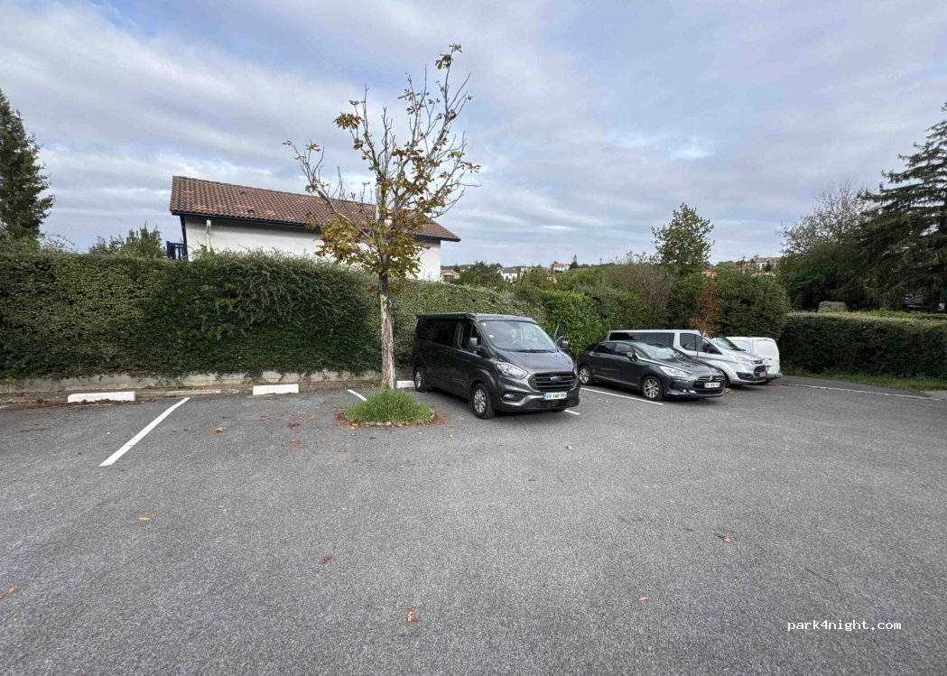 (64210) Guéthary - Place Etchartia — foto 2